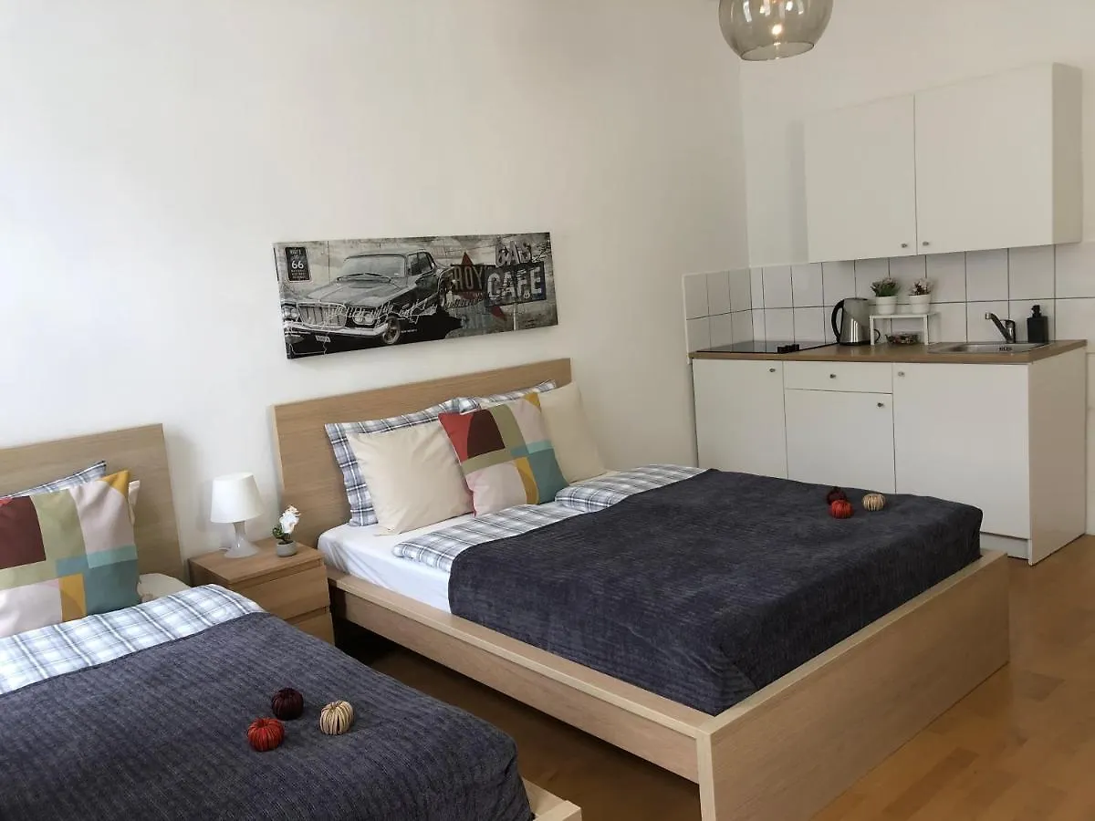 New, Bright Apartment Near The Metro! Vienna