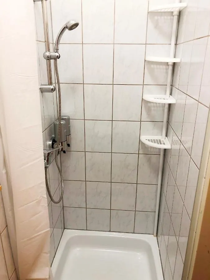 New, Bright Apartment Near The Metro! Wien