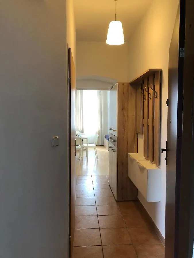 New, Bright Apartment Near The Metro! Wien