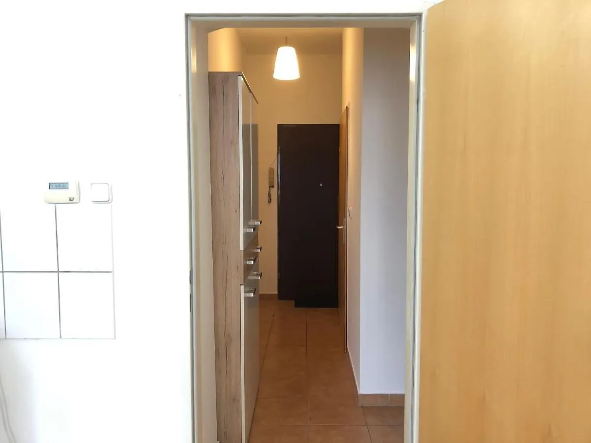 New, Bright Apartment Near The Metro! Wien