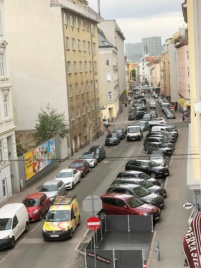 New, Bright Apartment Near The Metro! Wien